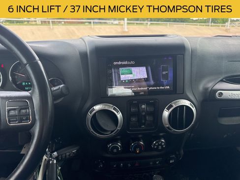 Used 2016 Jeep Wrangler Unlimited Rubicon w/ Connectivity Group AWD/4WD image 12