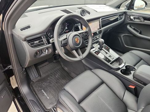 New 2026 Porsche Macan image 4