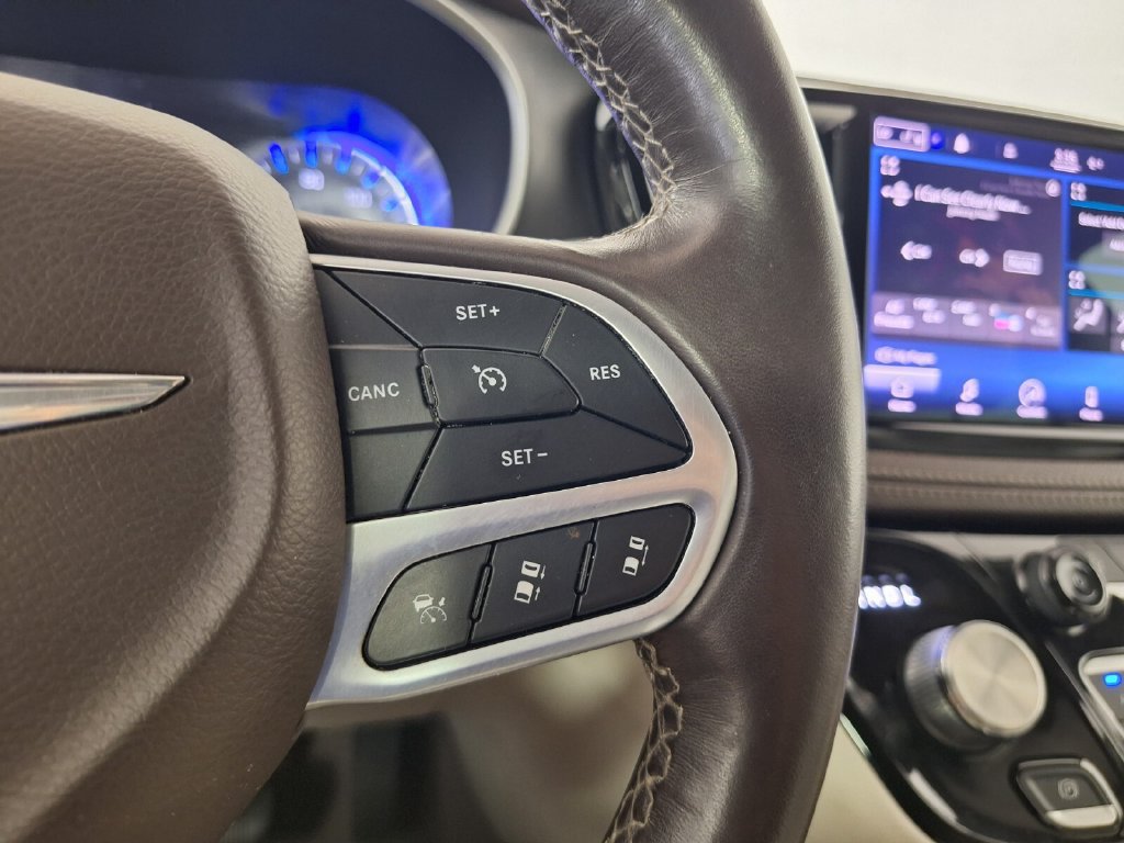 Used 2021 Chrysler Pacifica Touring-L FWD image 16