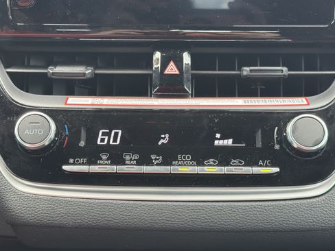 Used 2026 Toyota Corolla SE FWD image 6
