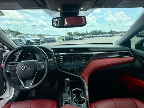 Used 2020 Toyota Camry XSE FWD image 3
