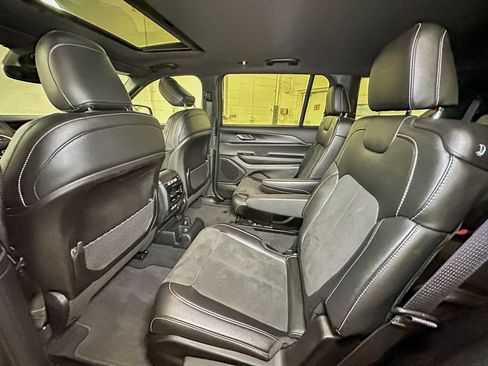 Used 2024 Jeep Grand Cherokee L Altitude AWD/4WD image 30