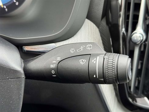 Certified 2025 Volvo XC60 B5 Plus image 22