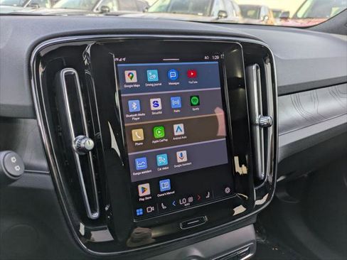 Used 2023 Volvo XC40 Recharge Plus image 17