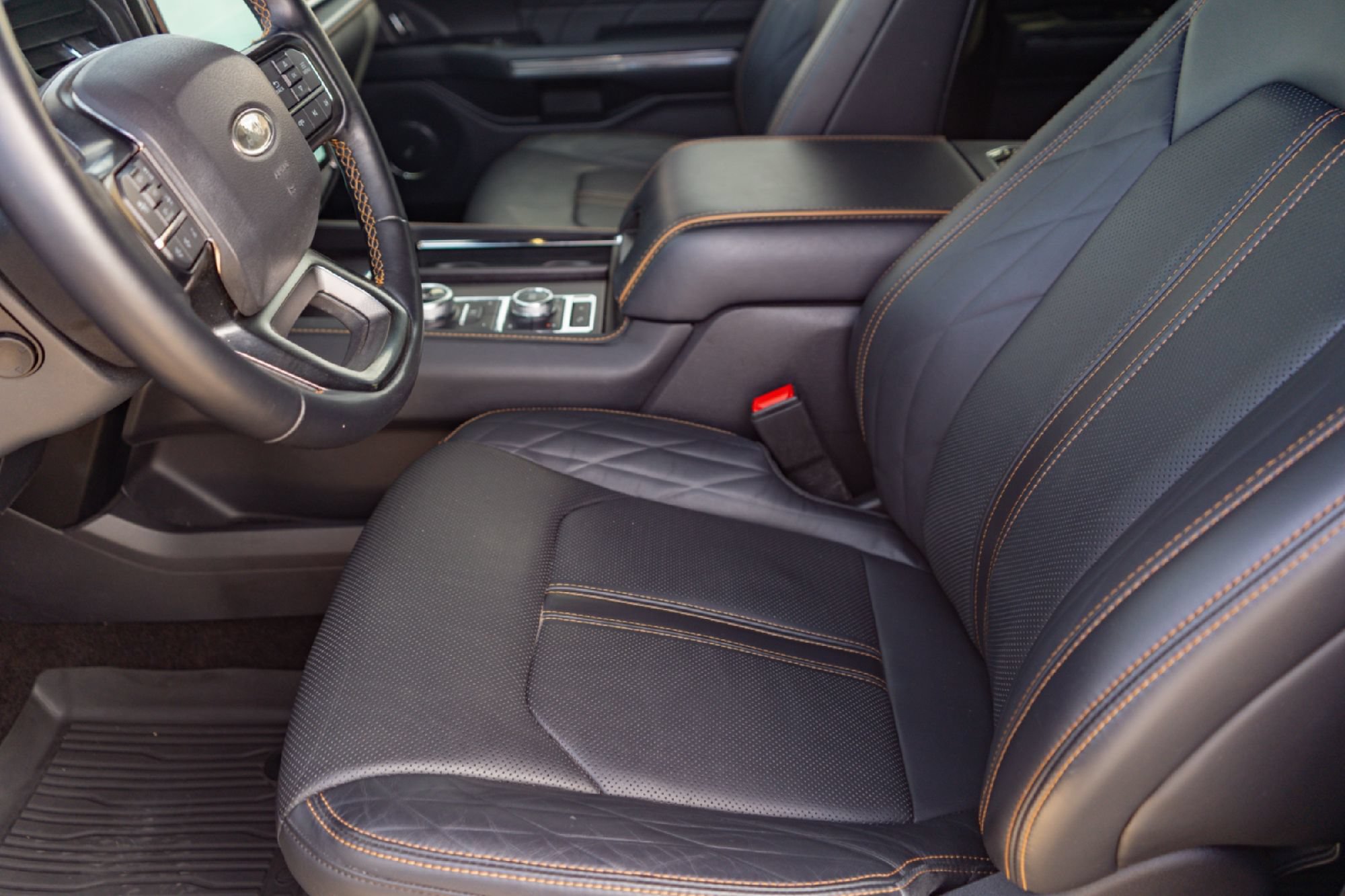 Used 2023 Ford Expedition Platinum AWD/4WD image 9