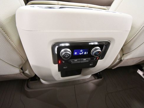 Used 2024 GMC Yukon XL Denali image 17