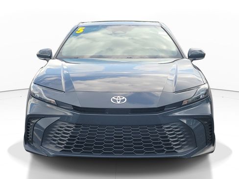 Used 2025 Toyota Camry SE FWD image 3