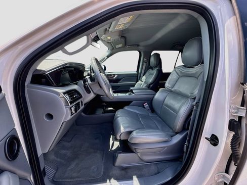 Used 2019 Lincoln Navigator Select RWD image 5