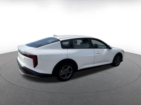 Used 2025 Kia K4 LXS image 15