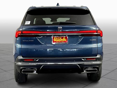Used 2025 Buick Enclave Preferred image 4