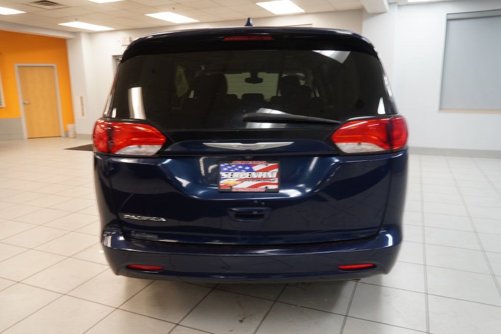Used 2017 Chrysler Pacifica Touring FWD image 8