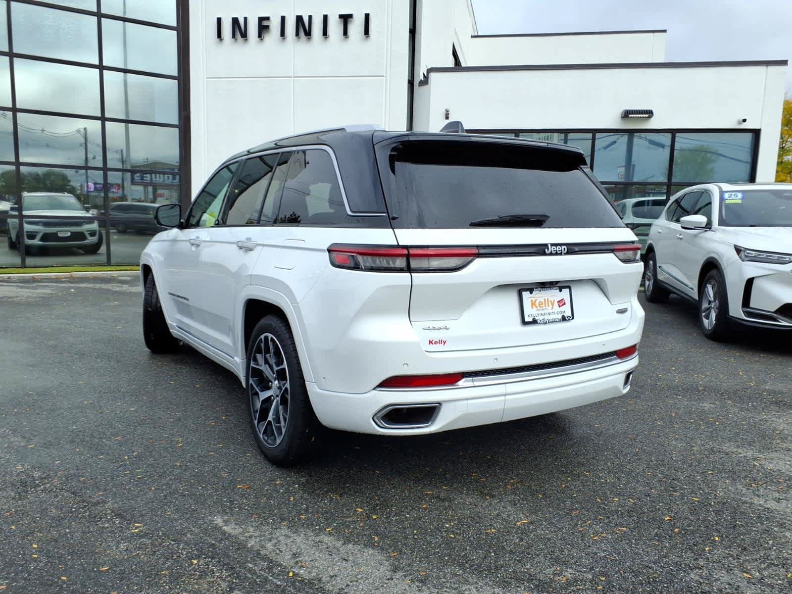 Used 2023 Jeep Grand Cherokee Summit AWD/4WD image 7