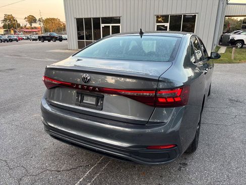 Used 2025 Volkswagen Jetta S image 9