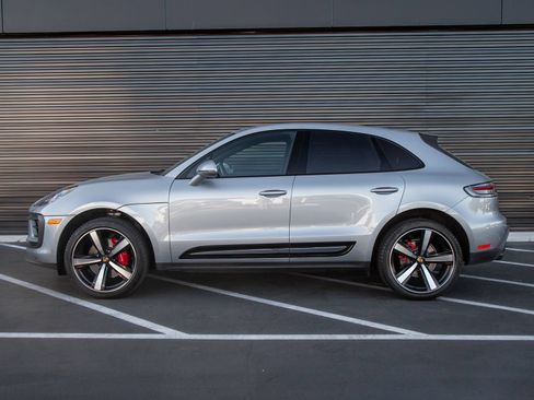Certified 2024 Porsche Macan S AWD/4WD image 2