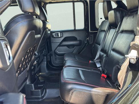 Used 2019 Jeep Wrangler Unlimited Rubicon AWD/4WD image 14