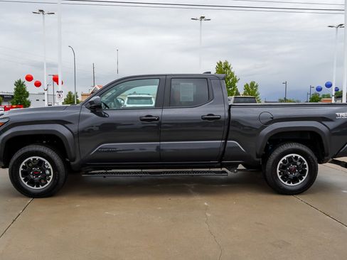 Certified 2025 Toyota Tacoma TRD Off-Road AWD/4WD image 5