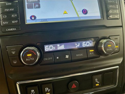 Used 2018 Nissan Titan SL w/ Midnight Edition image 17