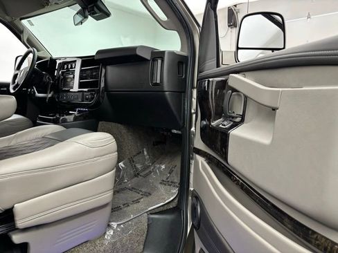 Used 2021 Chevrolet Express 2500 LS w/ Enhanced Convenience Package RWD image 21