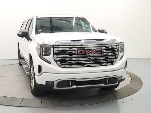 Used 2023 GMC Sierra 1500 Denali AWD/4WD image 3