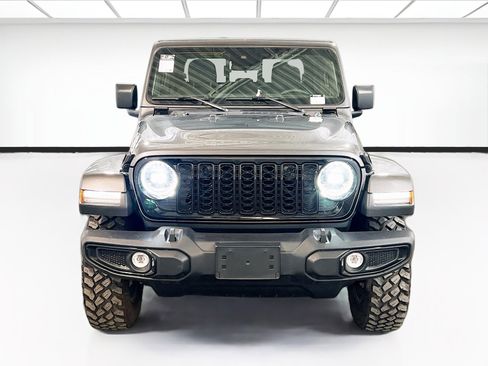 Used 2024 Jeep Gladiator Sport image 2