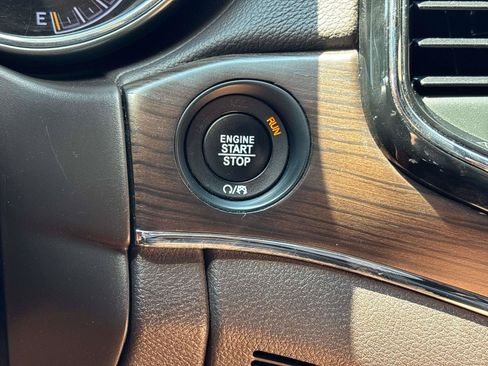 Used 2019 Jeep Grand Cherokee Overland AWD/4WD image 26