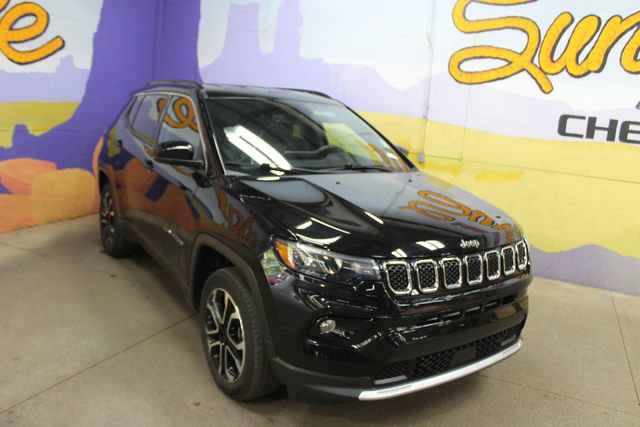 Used 2023 Jeep Compass Limited AWD/4WD image 2