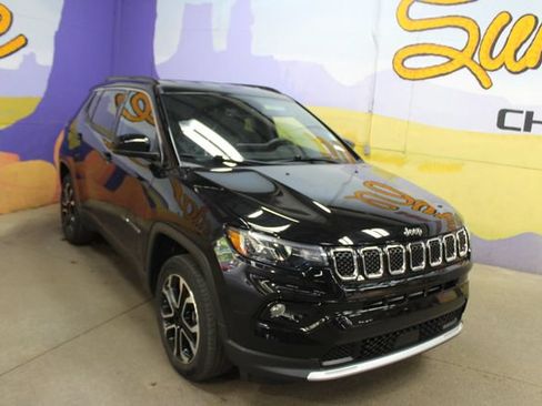 Used 2023 Jeep Compass Limited AWD/4WD image 2