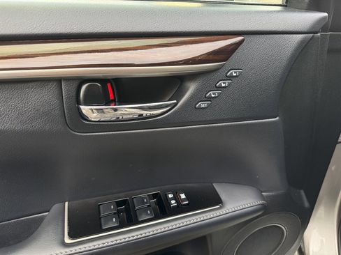 Used 2017 Lexus ES 300h w/ Luxury Package image 22