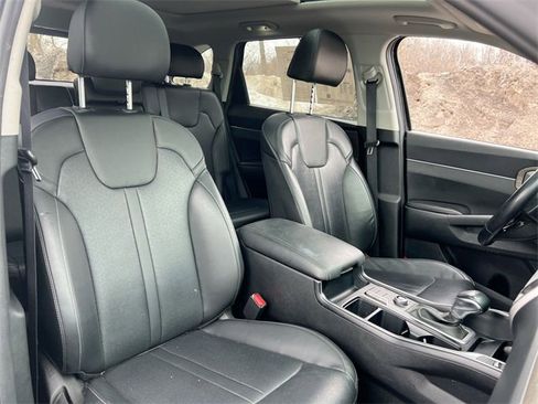 Used 2023 Kia Sorento S w/ Panoramic Sunroof Package image 28