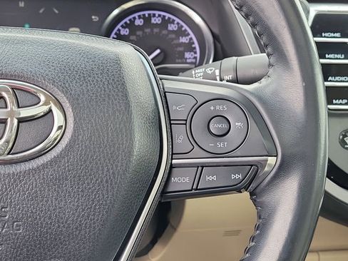 Used 2018 Toyota Camry XLE image 25