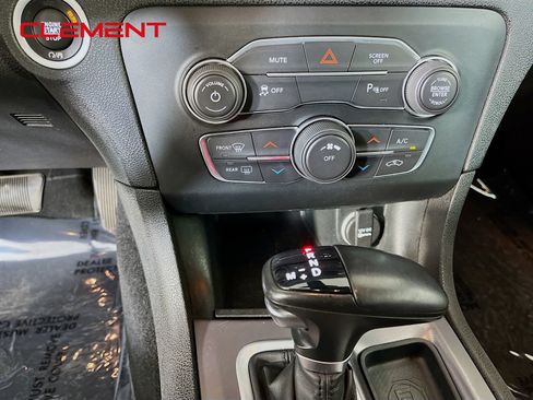 Used 2022 Dodge Charger SXT RWD image 23
