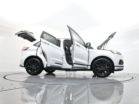 Used 2024 Ford Edge SE w/ Black Appearance Package image 30