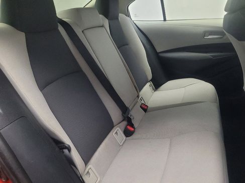 Used 2021 Toyota Corolla LE image 19