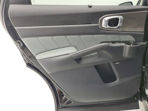 Used 2025 Kia Sorento SX Prestige w/ Sage Leather Package image 16
