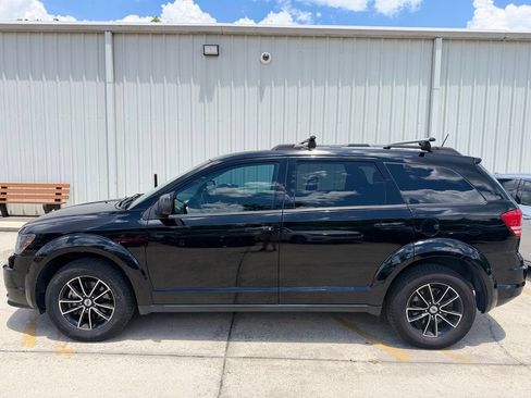Used 2018 Dodge Journey SE w/ Blacktop Package FWD image 2