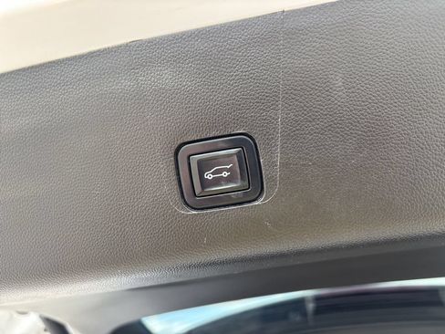 Used 2023 Chevrolet Traverse High Country FWD image 33