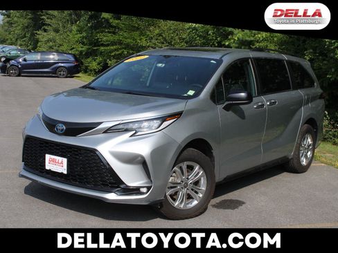 Used 2022 Toyota Sienna XSE w/ XSE Plus Package AWD/4WD image 1