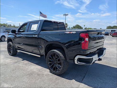 Used 2022 Chevrolet Silverado 1500 LTZ w/ Technology Package AWD/4WD image 5