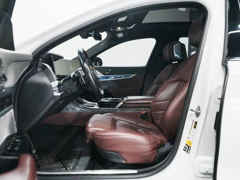 Used 2023 BMW 760i xDrive image 29