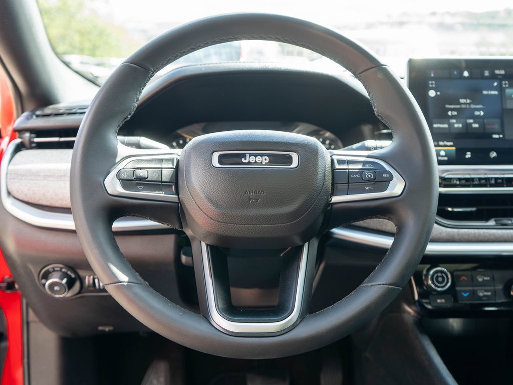 Used 2023 Jeep Compass Latitude w/ Sun and Sound Group AWD/4WD image 15