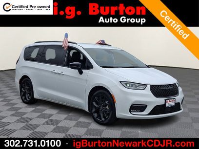 Used 2026 Chrysler Pacifica Select w/ S Appearance Package