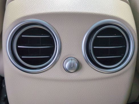 Used 2018 Mercedes-Benz GLC 300 4MATIC image 29