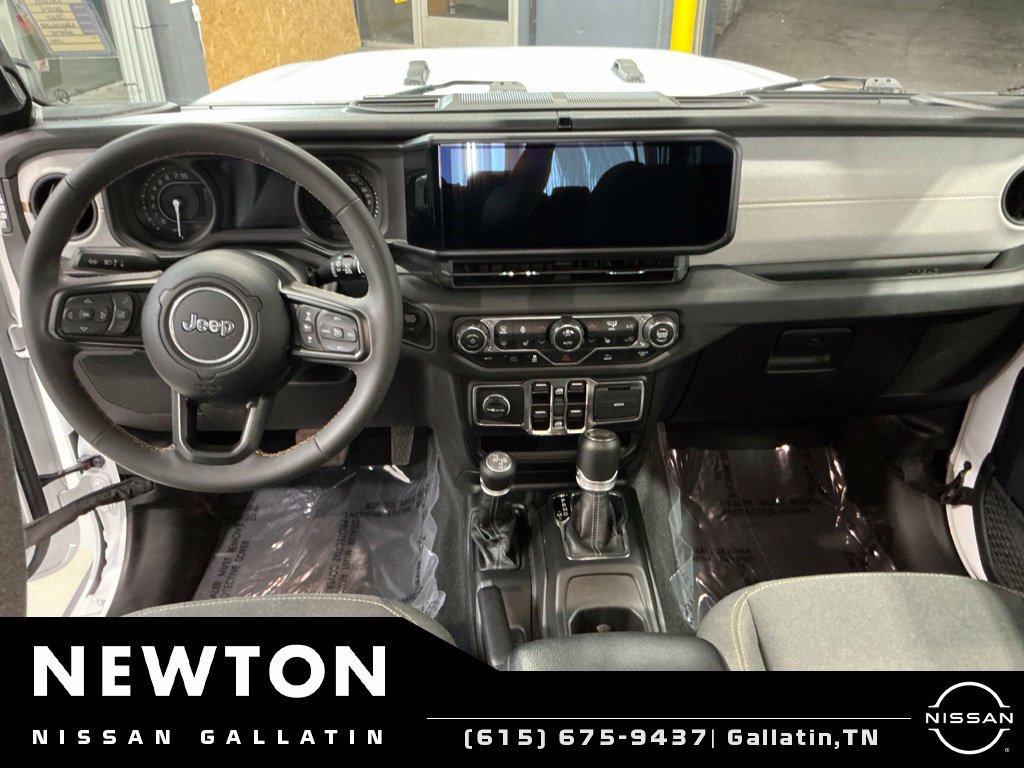 Used 2024 Jeep Wrangler Unlimited w/ Convenience Group AWD/4WD image 11
