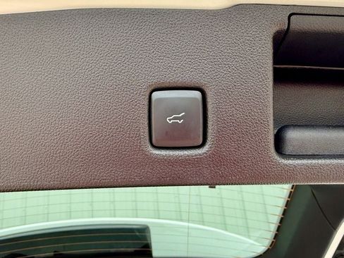 Used 2025 Ford Escape SE FWD image 18