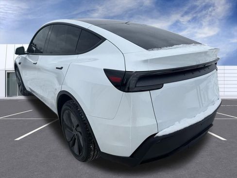 Used 2026 Tesla Model Y 2WD image 4