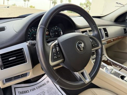 Used 2015 Jaguar XF Premium RWD image 17