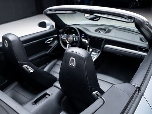 Used 2017 Porsche 911 Turbo image 74