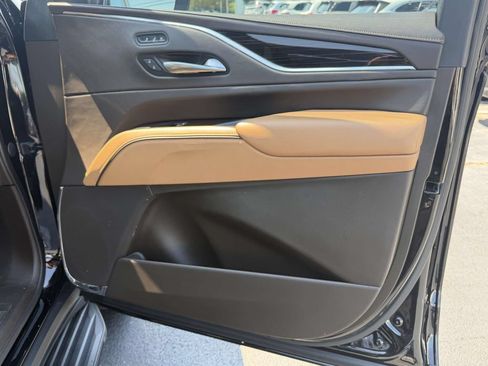 Used 2022 Cadillac Escalade Premium Luxury AWD/4WD image 10