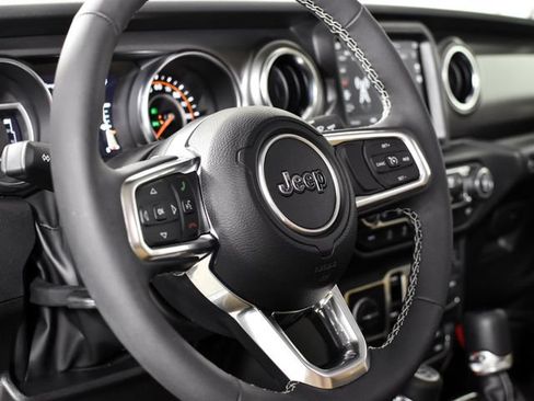 Used 2023 Jeep Gladiator Rubicon w/ LED Lighting Group AWD/4WD image 20