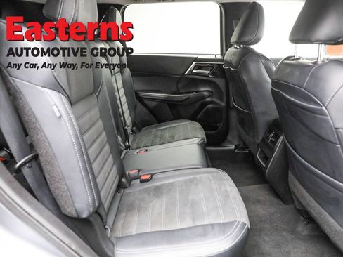 Used 2024 Mitsubishi Outlander SE image 23